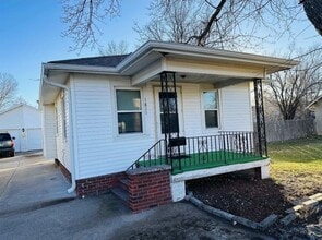 Building Photo - 1811 W 4th St