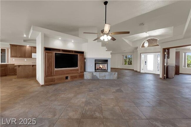 Building Photo - 1.2 Acres with Indoor & Outdoor RV Parking!!!!