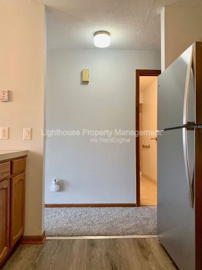 Building Photo - 6691 Boca Vista Dr NE
