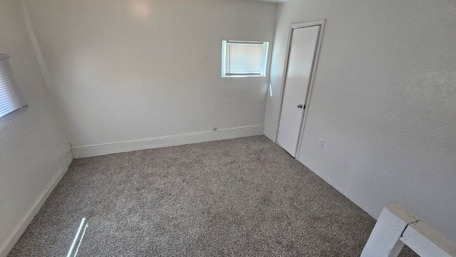 Building Photo - Beautiful Inside