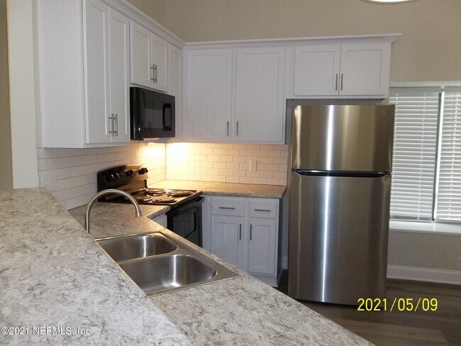 Building Photo - 8072 Kilwinning Ln