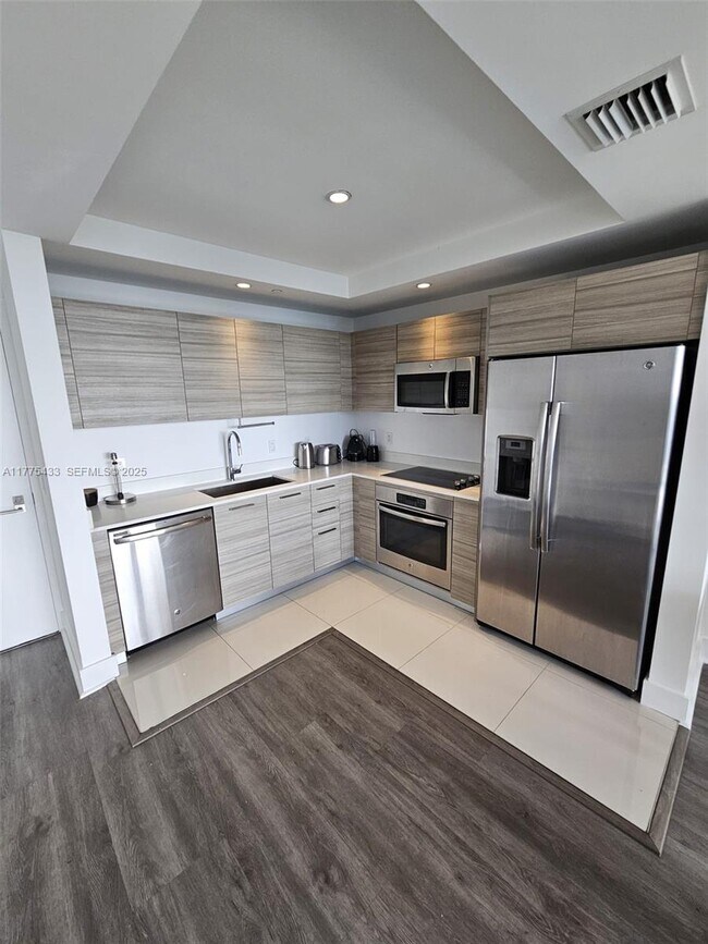 Building Photo - 121 NE 34th St