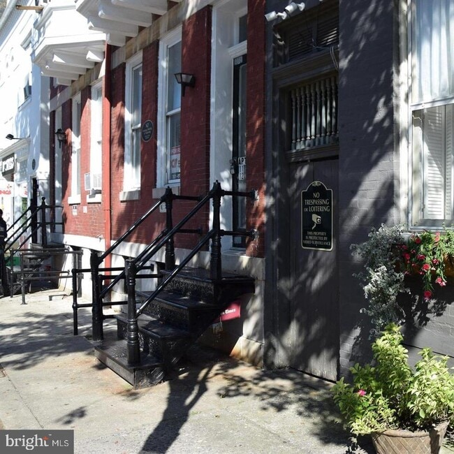 Building Photo - 106 N Market St