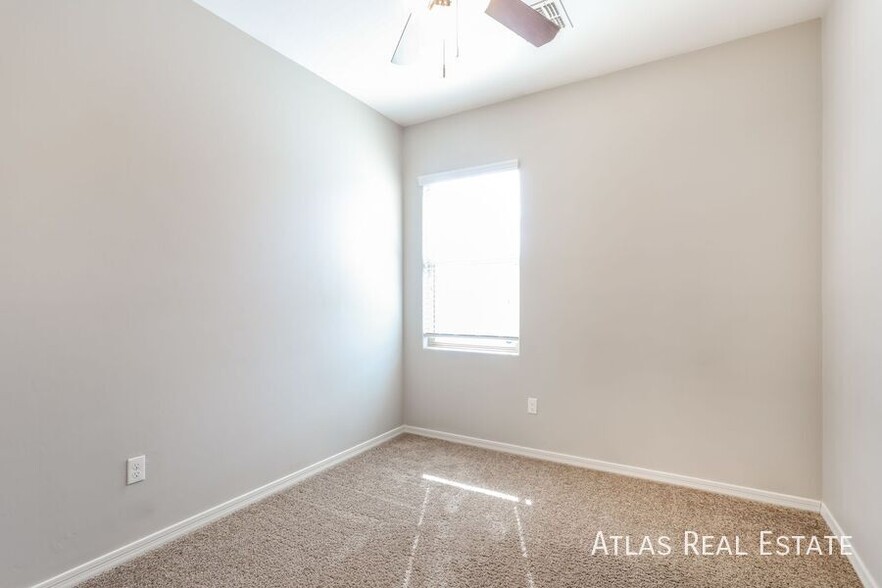 Building Photo - 11388 W Caliche Dr