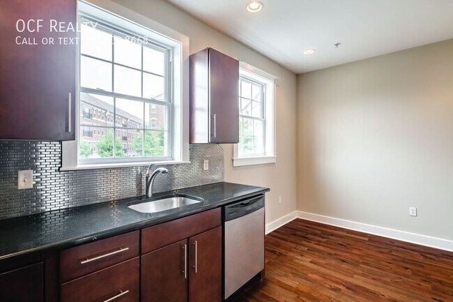 Building Photo - 2633 Catharine St