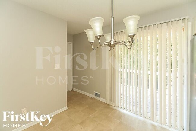 Building Photo - 3799 N Camp Creek Pkwy SW