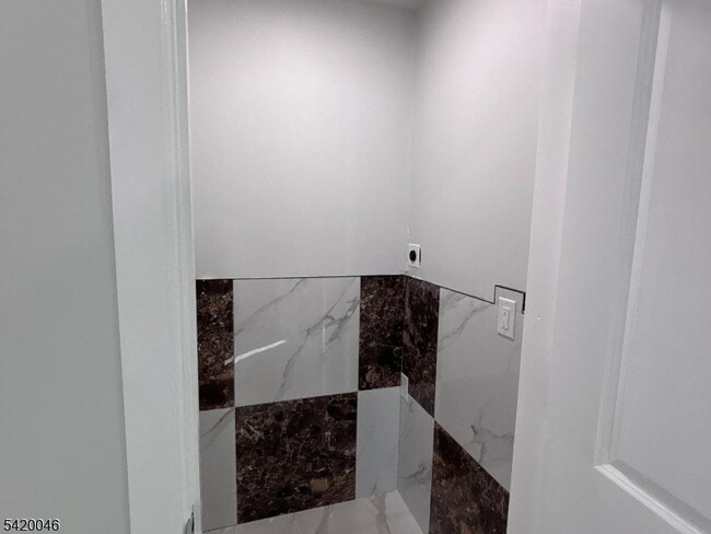 Building Photo - 546-550 E 25th St