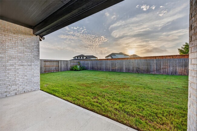 Building Photo - 9407 Sweet Palm St