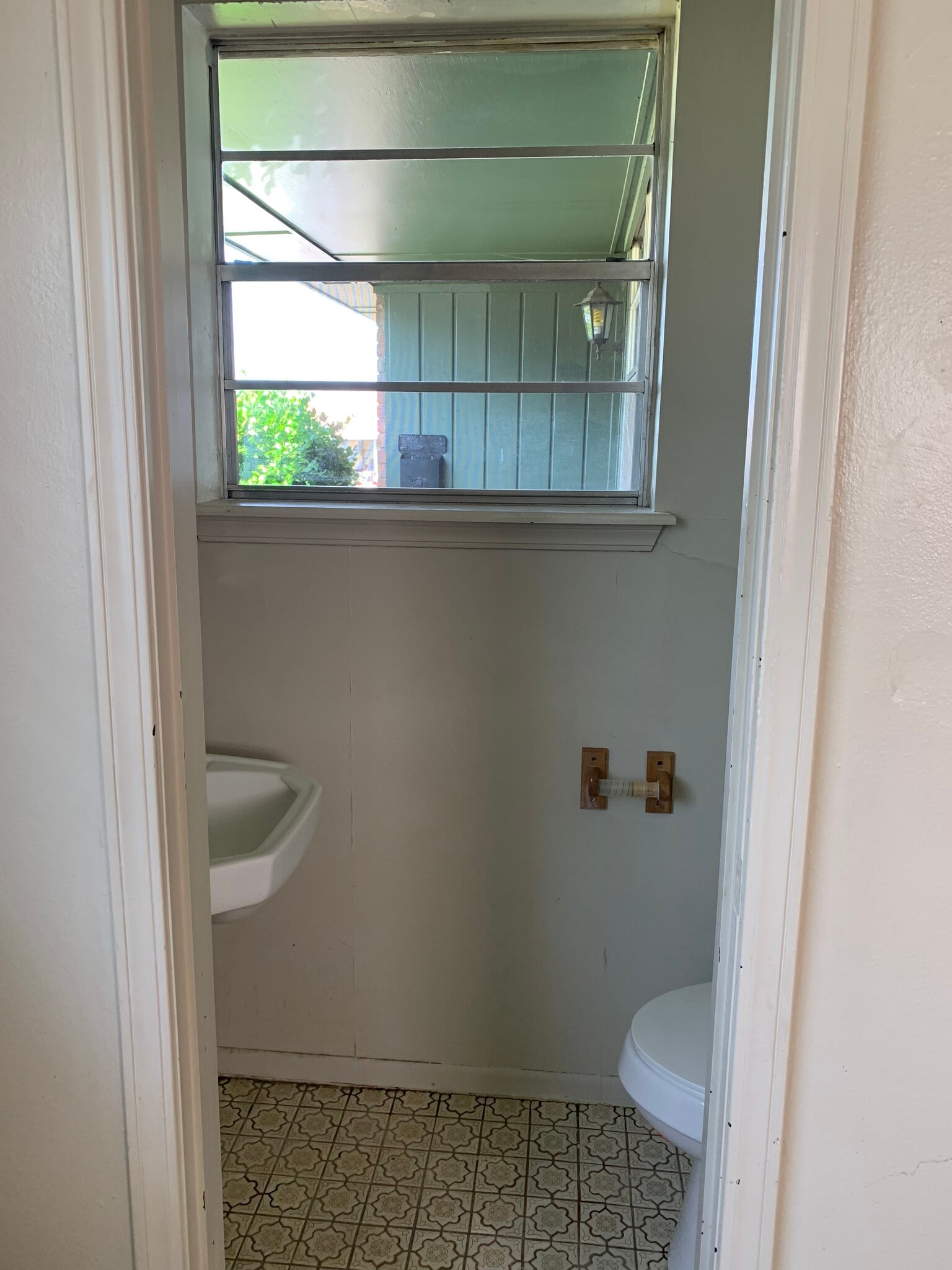 master bath - 1317 Lakecrest Dr