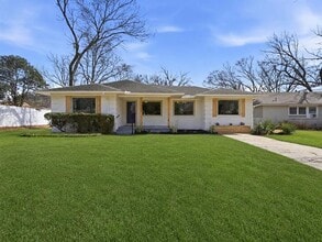 Building Photo - 10322 Pinecrest Dr