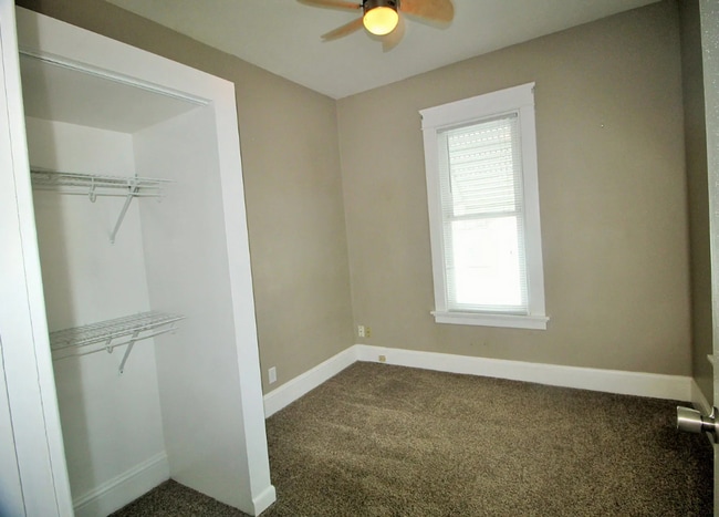 Building Photo - Spacious updated 4 bed 2 bath home in the heart of Rock Island!