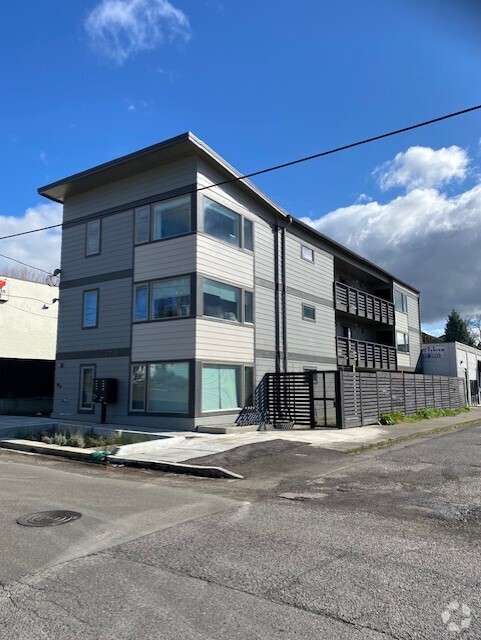 Building Photo - Steele Apartments
