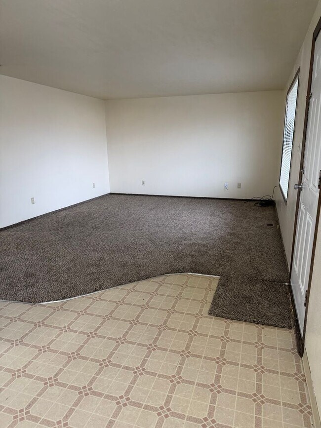 Building Photo - 2-bedroom duplex