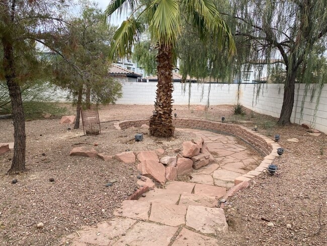 Building Photo - NW!! Single Story!! No Carpet!! No HOA!! B...
