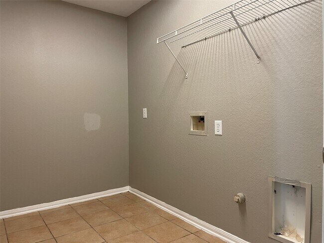 Building Photo - 5426 Rio Dr