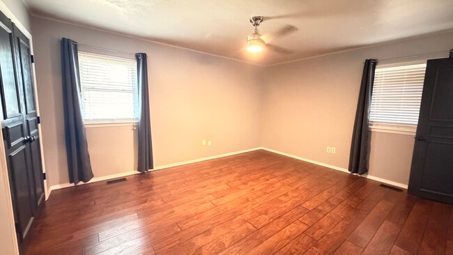 Building Photo - 209 E Cammack St