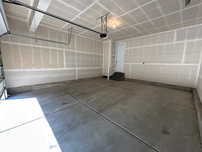 Building Photo - 1429 3500 W