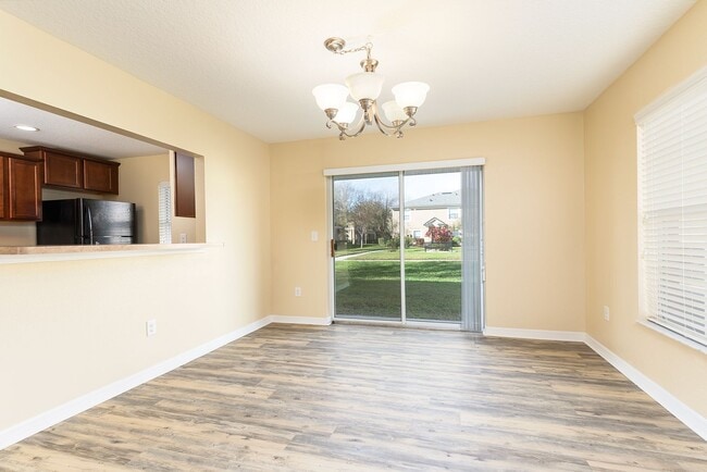 Building Photo - PRISTINE CLEAN 3 BDRM TOWNHOUSE IN SANFORD!