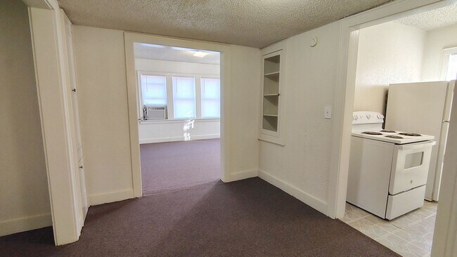 Building Photo - 1 Bed in the Paseo District