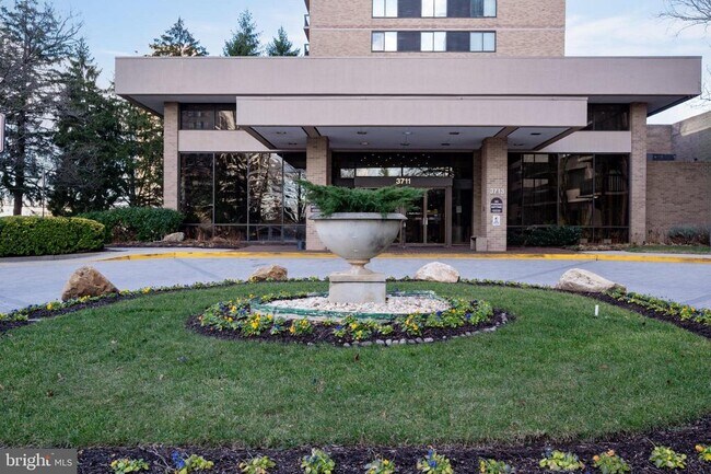 Building Photo - 3709 S George Mason Dr