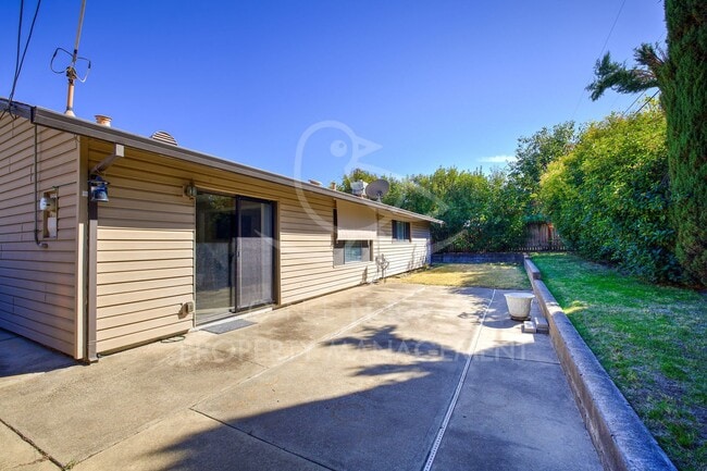 Building Photo - 7501 Saybrook Dr