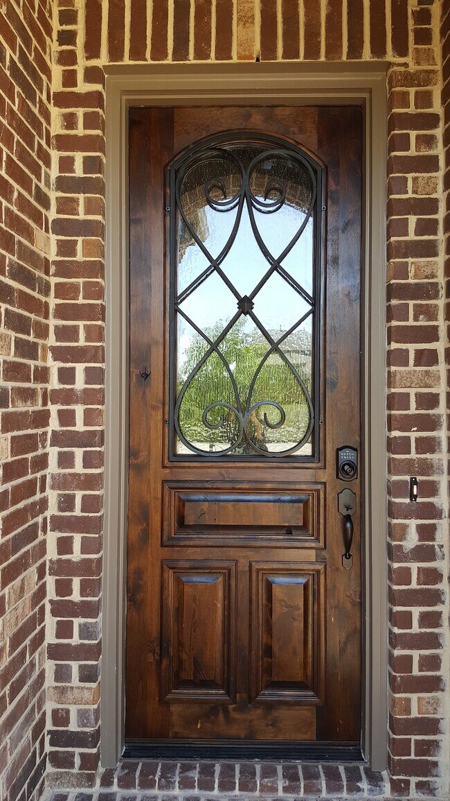 Building Photo - 1551 Trowbridge Cir