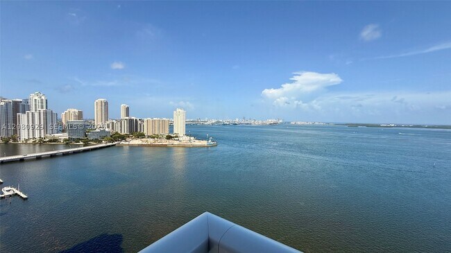 Building Photo - 1155 Brickell Bay Dr