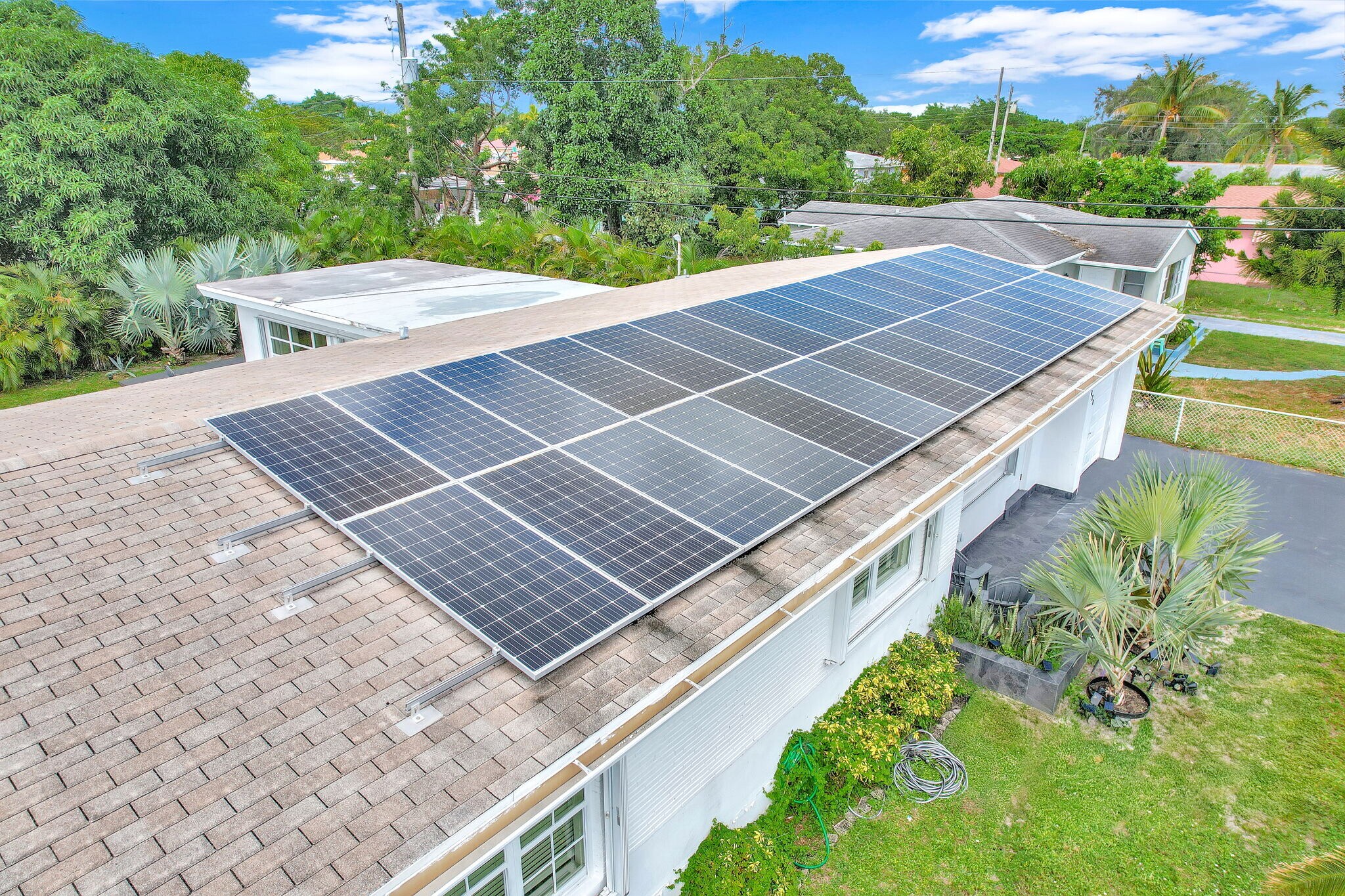 Building Photo - 1420 S 24th Ter