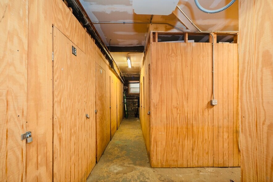 Building Photo - 1243 W Rosemont Ave