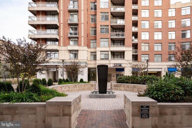 Building Photo - 3600 S Glebe Rd