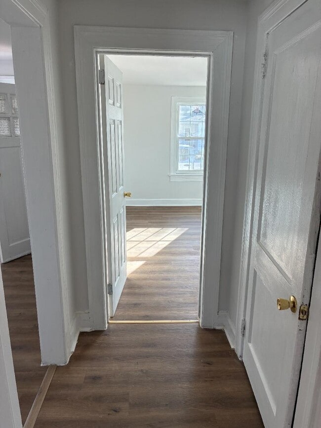 Building Photo - 1312 Meadow St S