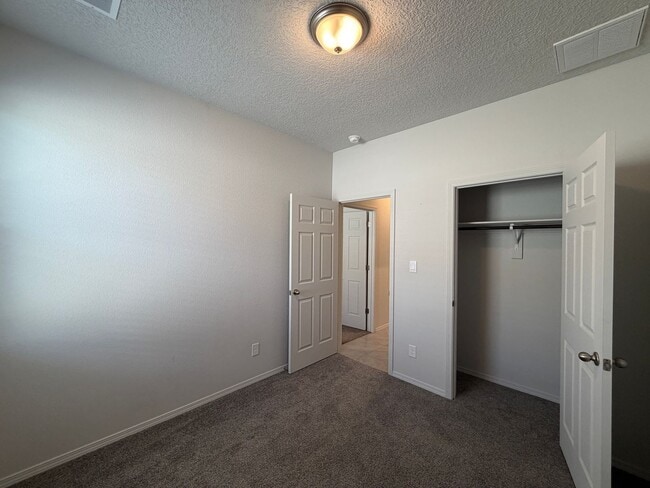 Building Photo - 1504 Alto Colores St NW