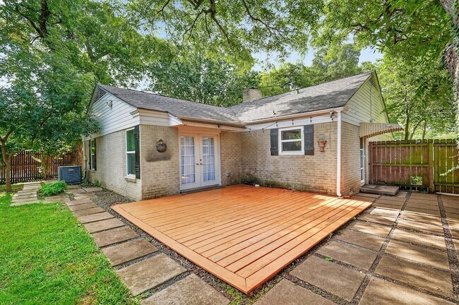 Building Photo - 6312 Malvey Ave