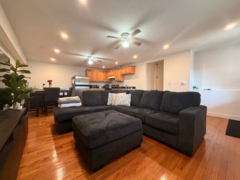 Building Photo - 532 East St