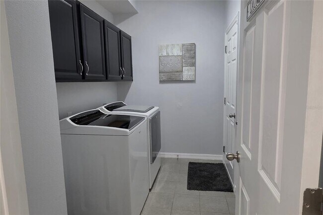 Building Photo - 4939 Autumn Ridge Dr