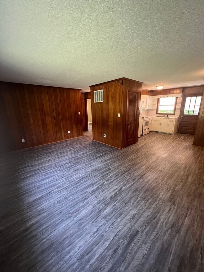 Building Photo - 2 Bedroom Duplex Available (Monroe)