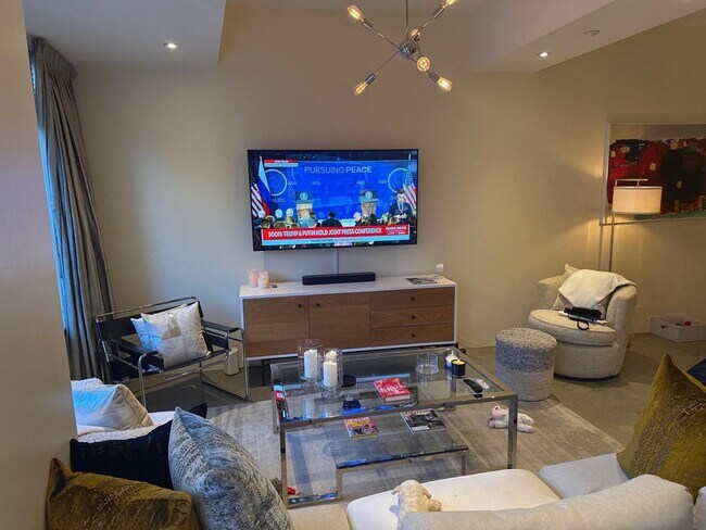 Building Photo - Exceptional condo unit in the heart Boston...