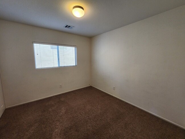 Building Photo - Great 2 Story Home in the SouthWest