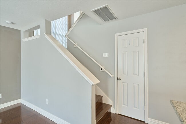 Building Photo - 39 N Walden Elms Cir