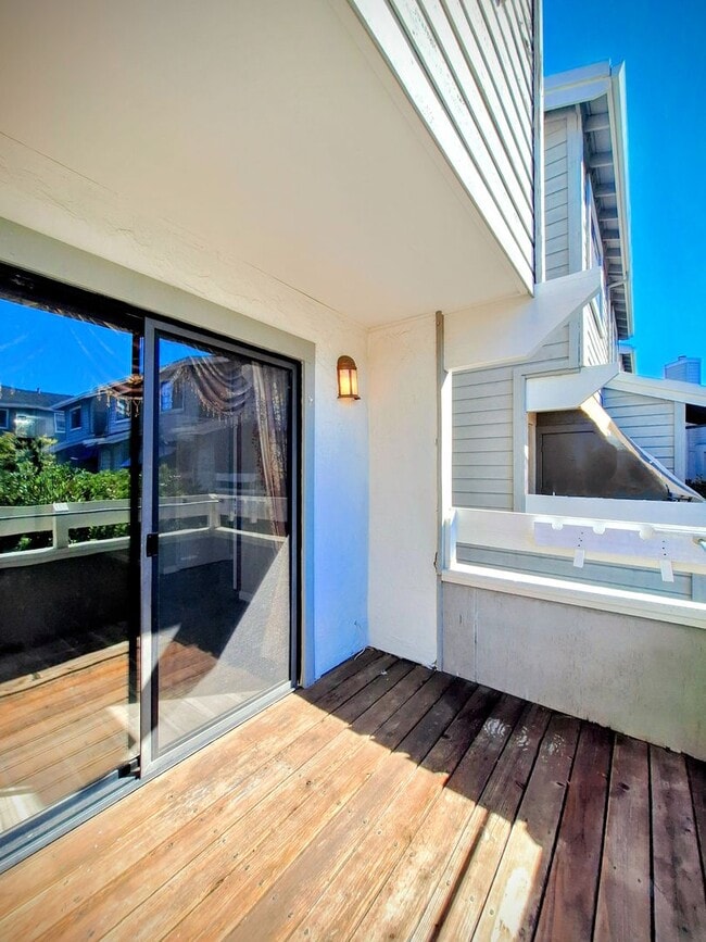 Building Photo - Beautiful Two-Story Condo With Pool, Hot T...