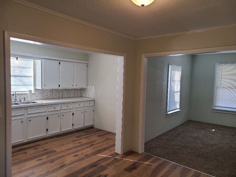 Building Photo - 419 S Javine St