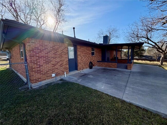 Building Photo - 9712 Springdale Rd