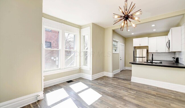 Building Photo - 47 S Monroe Ave