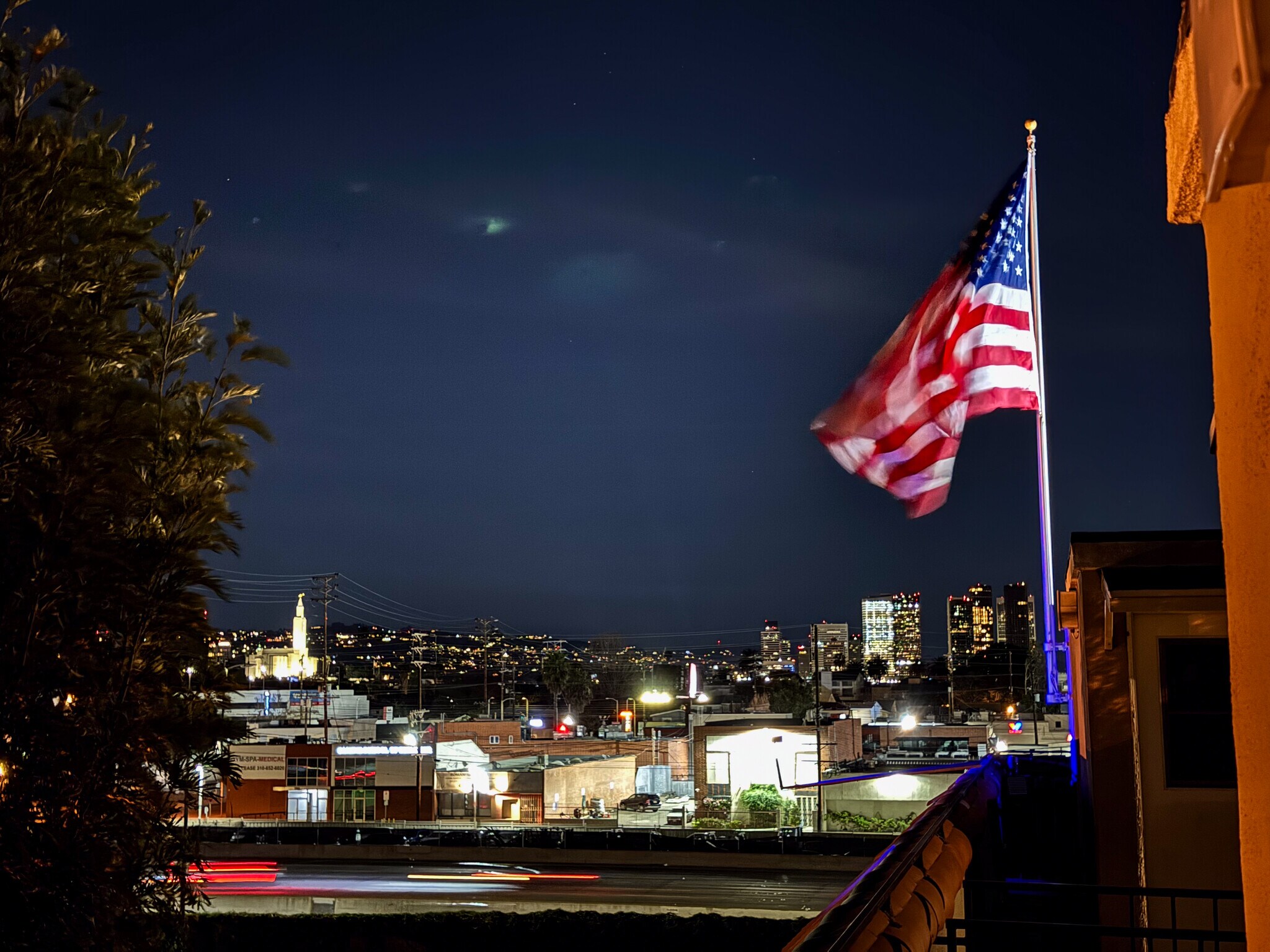 Building Photo - 2027 Beloit Ave