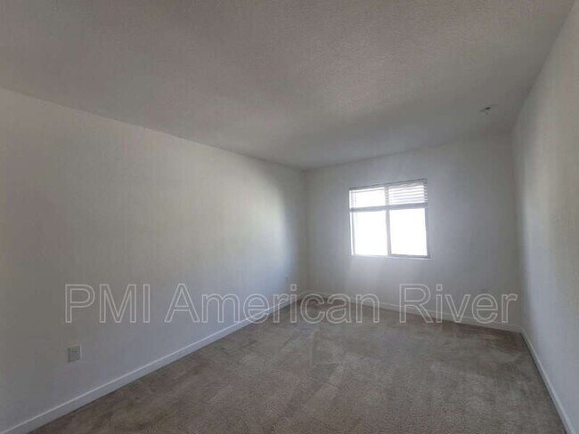 Building Photo - 3007 Mesmerizing Walk