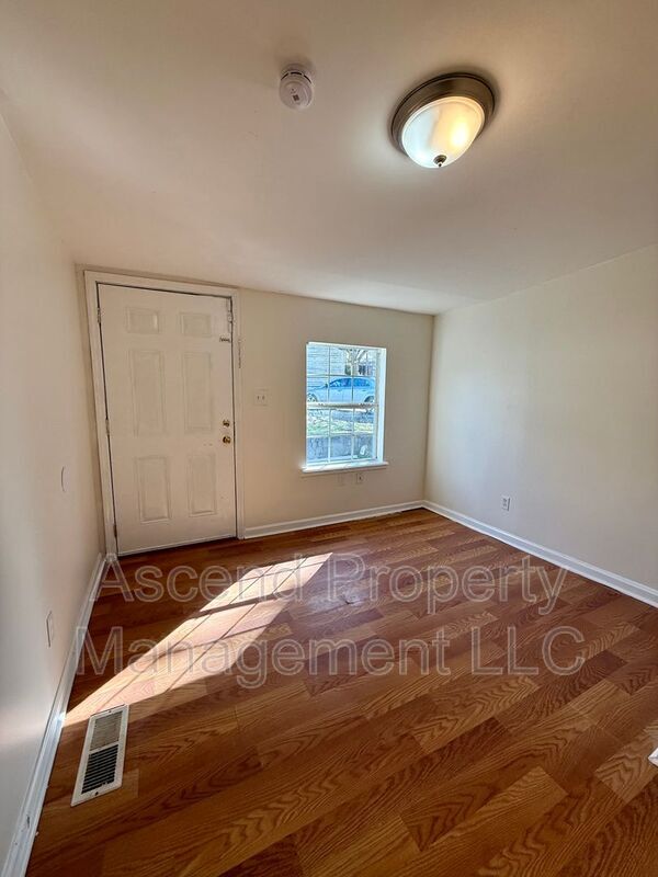 Building Photo - 3208 Dodds Ave