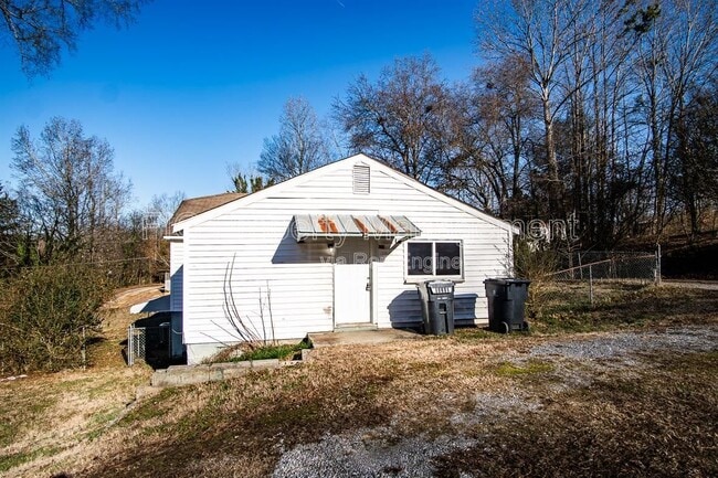 Building Photo - 1138 Valley Dr SW