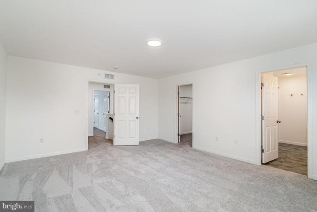 Building Photo - 7851 Briarwood Dr