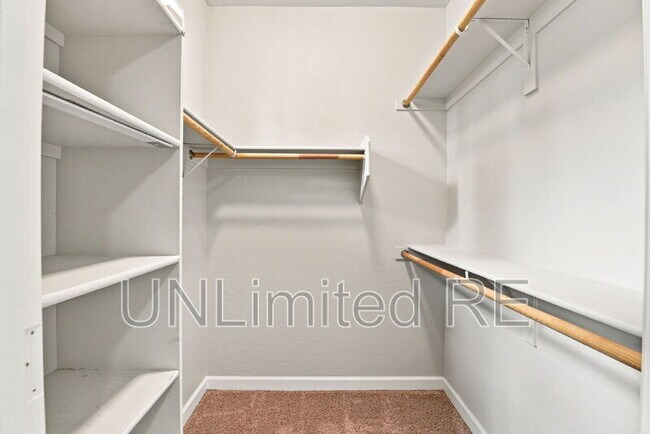 Building Photo - 2520 W Pikes Peak Dr