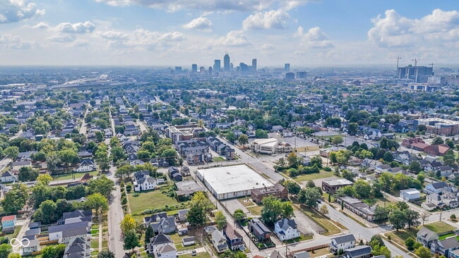 Building Photo - 721 E 23rd St
